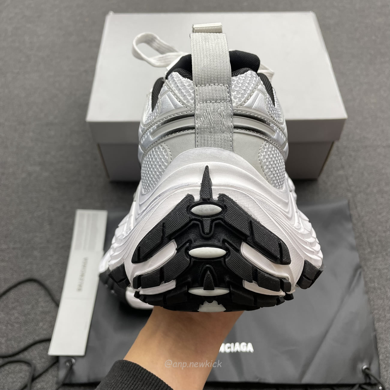 Balenciaga Fall 2024 10xl White 784344 W2mv2 9110 (8) - www.kitistry.com Balenciaga Fall 2024 10xl White 784344 W2mv2 9110 (8) - www.kitistry.com