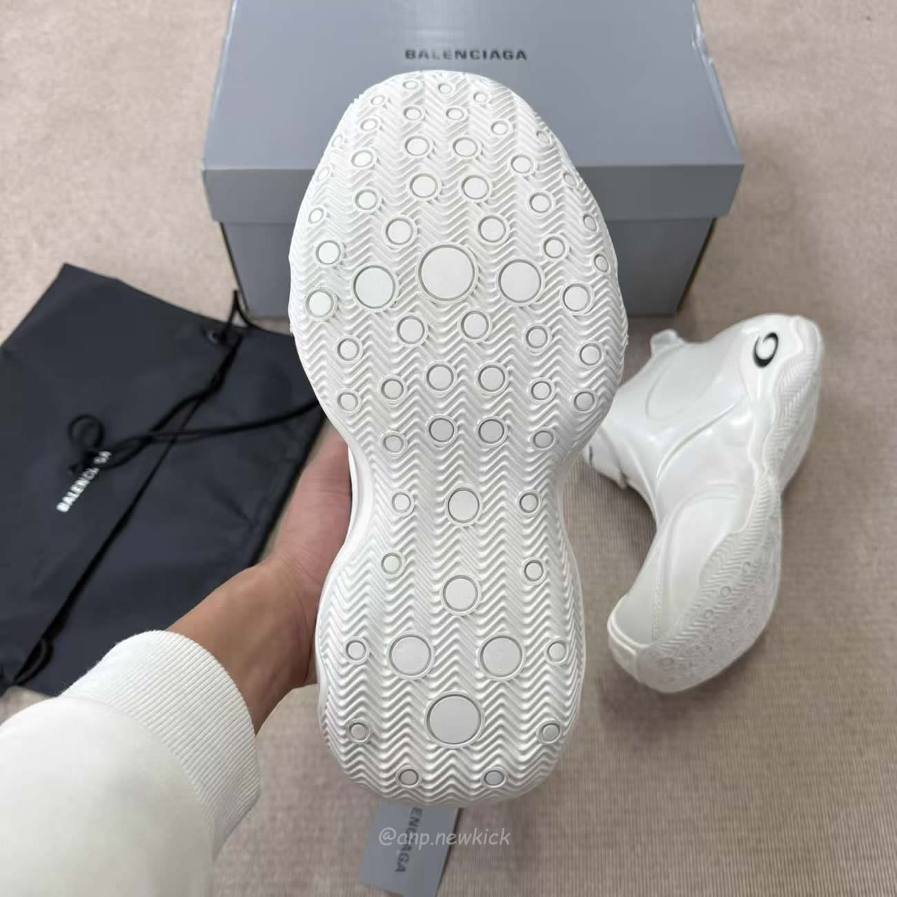 Balenciaga Basketball Sneaker In White 824909 Wbkbm9000 (13) - www.kitistry.com Balenciaga Basketball Sneaker In White 824909 Wbkbm9000 (13) - www.kitistry.com