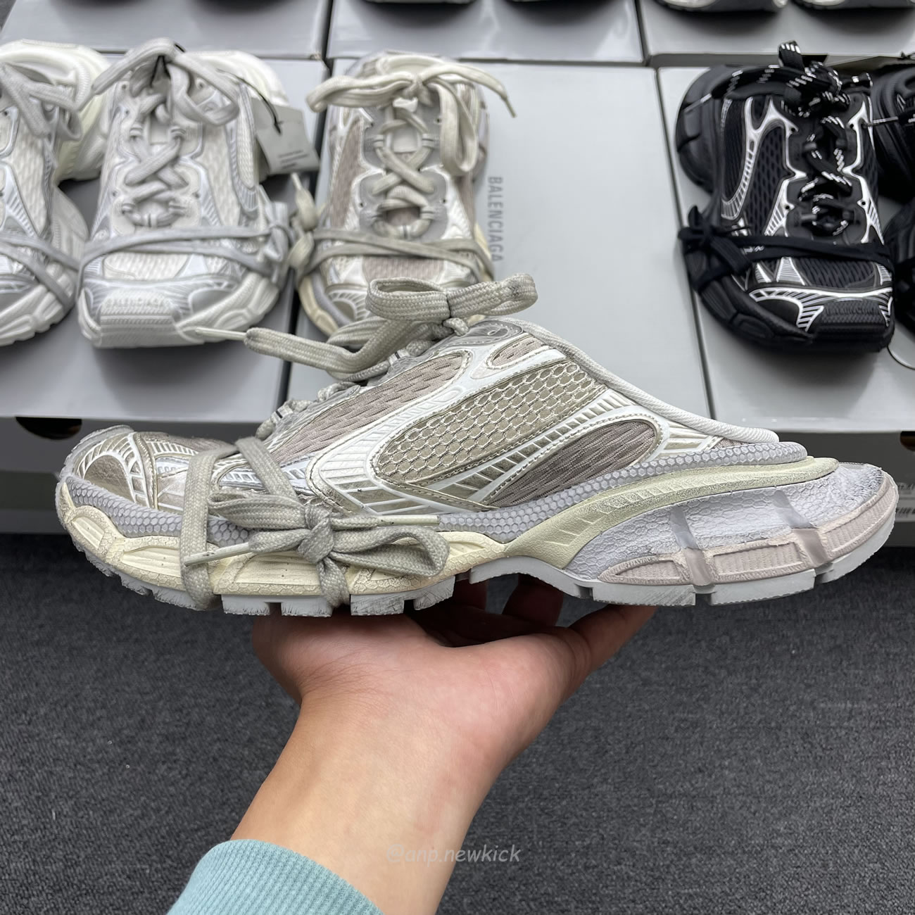 Balenciaga 3xl Mule Monocolor Mesh Rub Black White Eggshell Grey Red Bal Worn Out (4) - www.kitistry.com Balenciaga 3xl Mule Monocolor Mesh Rub Black White Eggshell Grey Red Bal Worn Out (4) - www.kitistry.com
