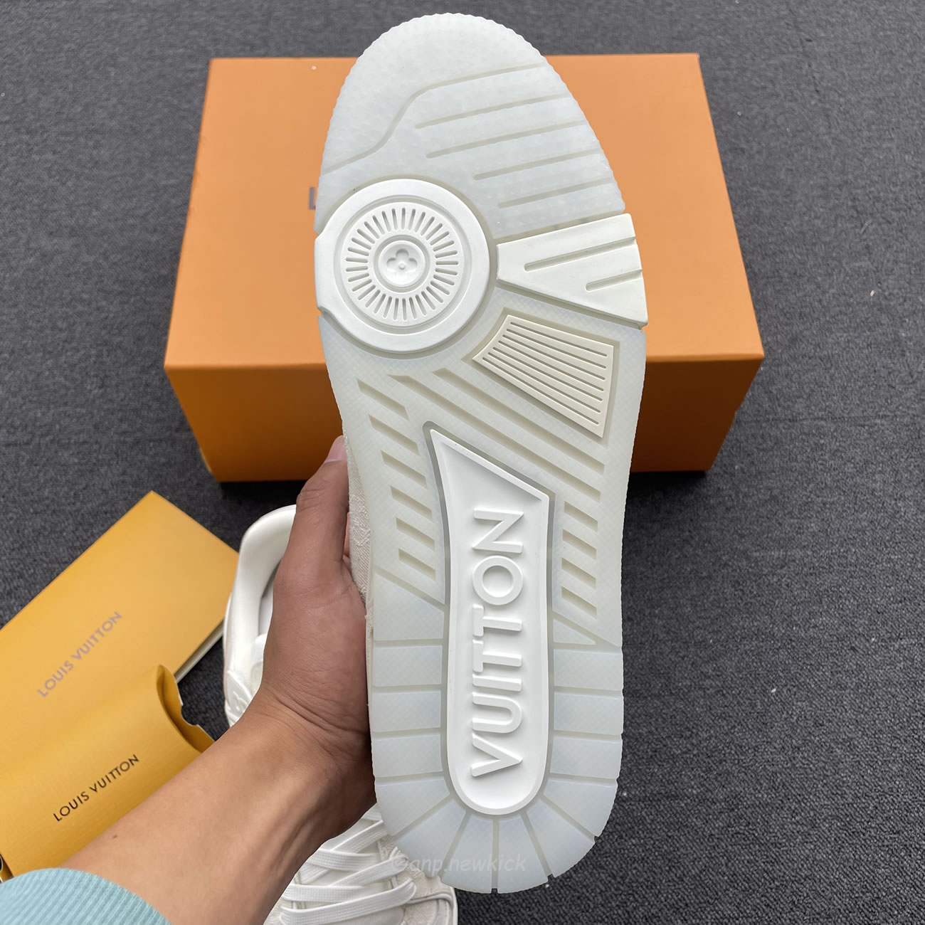 Louis Vuitton Arch Licht Sneaker Beige Cowboy (8) - www.kitistry.com Louis Vuitton Arch Licht Sneaker Beige Cowboy (8) - www.kitistry.com