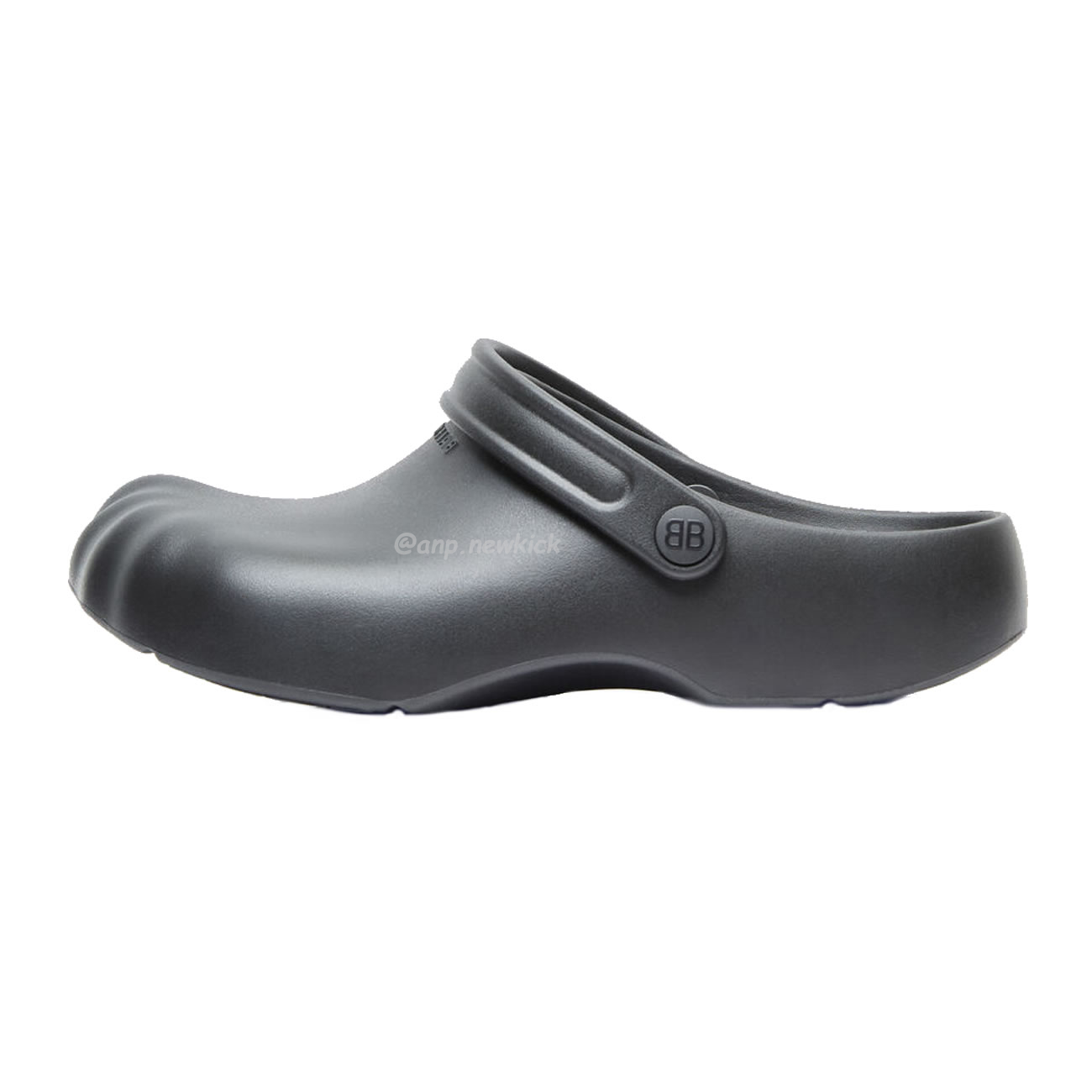 Balenciaga Balenciaga Logo Embossed Slingback Mules (1) - www.kitistry.com Balenciaga Balenciaga Logo Embossed Slingback Mules (1) - www.kitistry.com