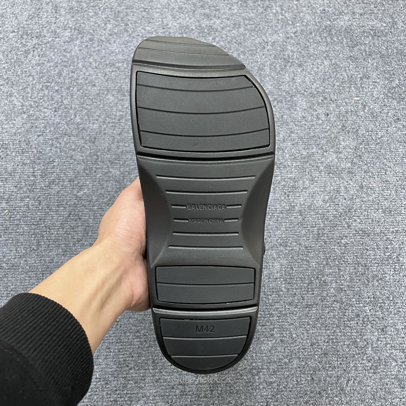 Balenciaga Balenciaga Logo Embossed Slingback Mules (2) - www.kitistry.com Balenciaga Balenciaga Logo Embossed Slingback Mules (2) - www.kitistry.com