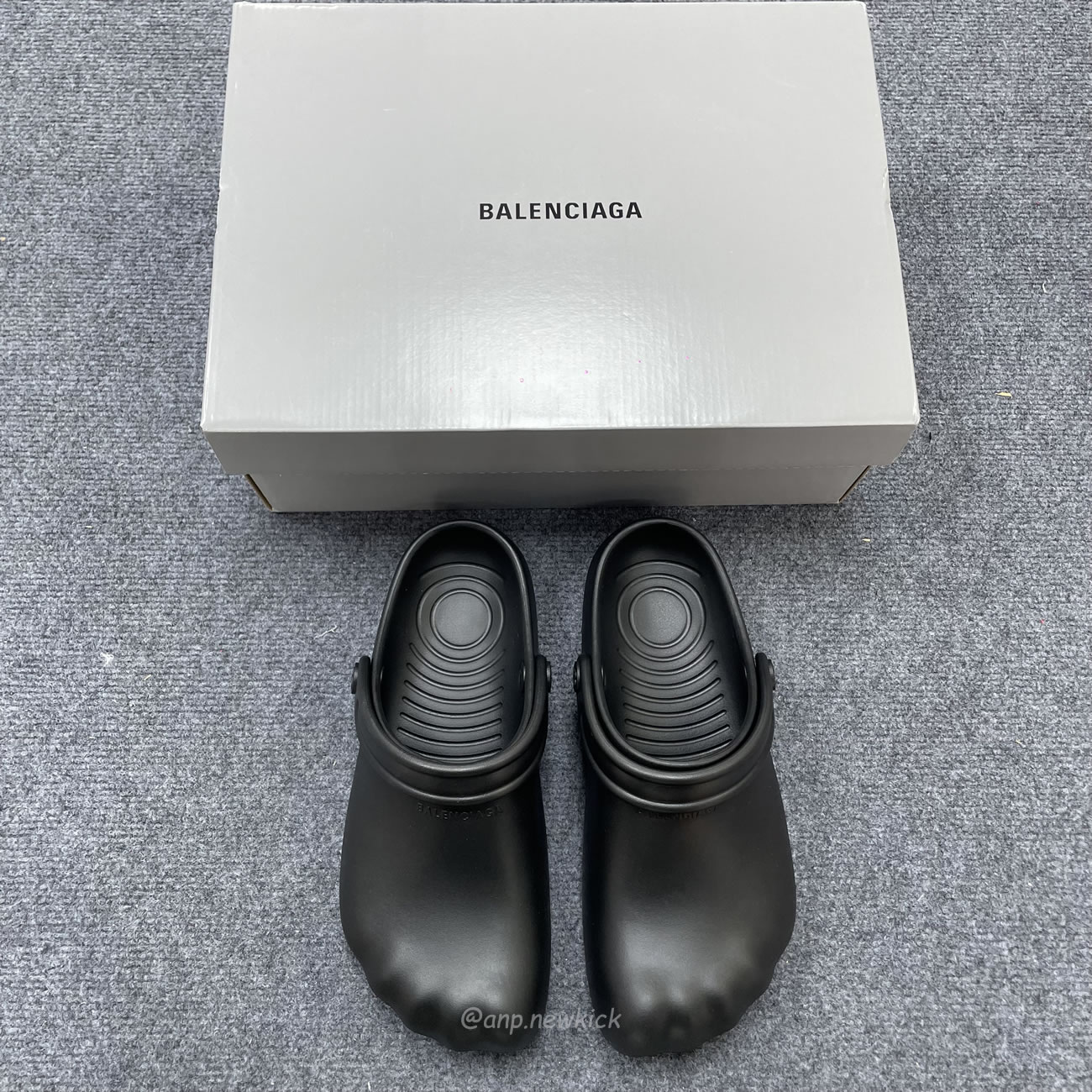 Balenciaga Balenciaga Logo Embossed Slingback Mules (4) - www.kitistry.com Balenciaga Balenciaga Logo Embossed Slingback Mules (4) - www.kitistry.com