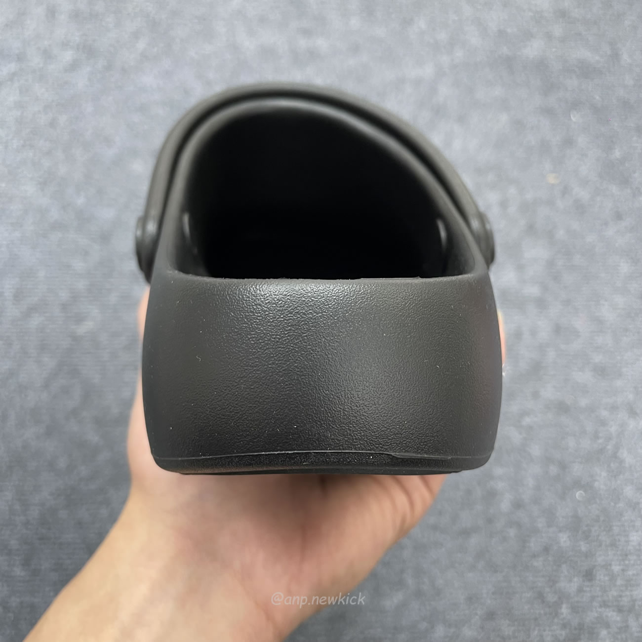 Balenciaga Balenciaga Logo Embossed Slingback Mules (5) - www.kitistry.com Balenciaga Balenciaga Logo Embossed Slingback Mules (5) - www.kitistry.com