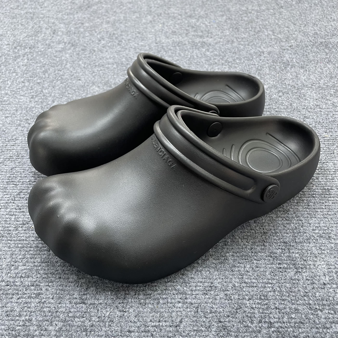 Balenciaga Balenciaga Logo Embossed Slingback Mules (6) - www.kitistry.com Balenciaga Balenciaga Logo Embossed Slingback Mules (6) - www.kitistry.com