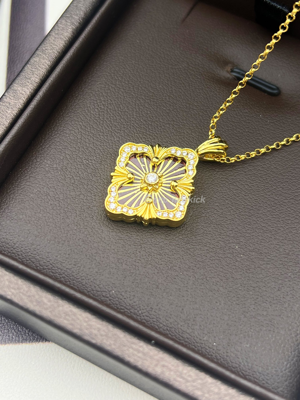Buccellati Clover Jade Marrow Necklace (3) - www.kitistry.com Buccellati Clover Jade Marrow Necklace (3) - www.kitistry.com