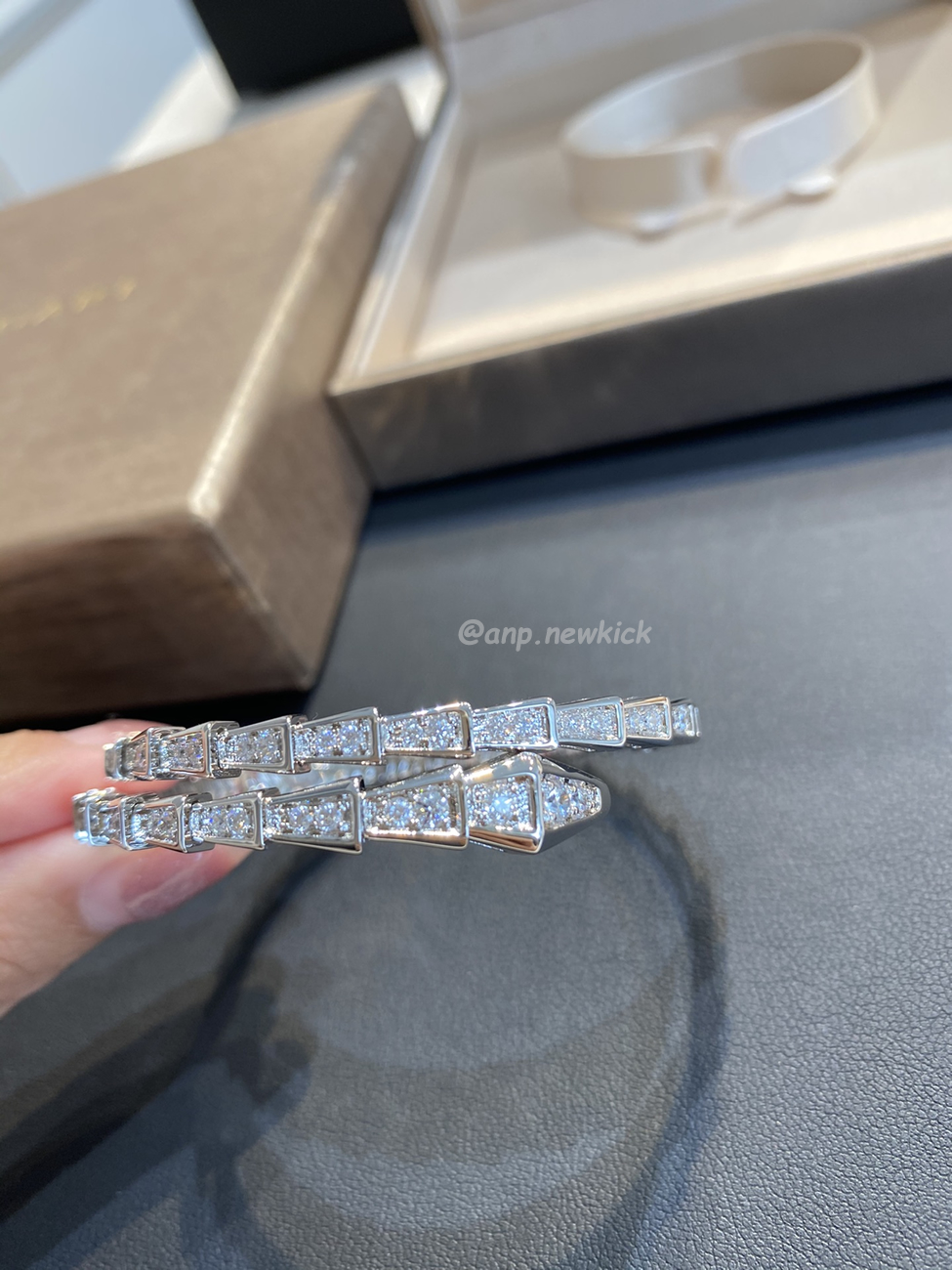 Bulgari Serpentine Full Diamond Bracelet (1) - www.kitistry.com Bulgari Serpentine Full Diamond Bracelet (1) - www.kitistry.com