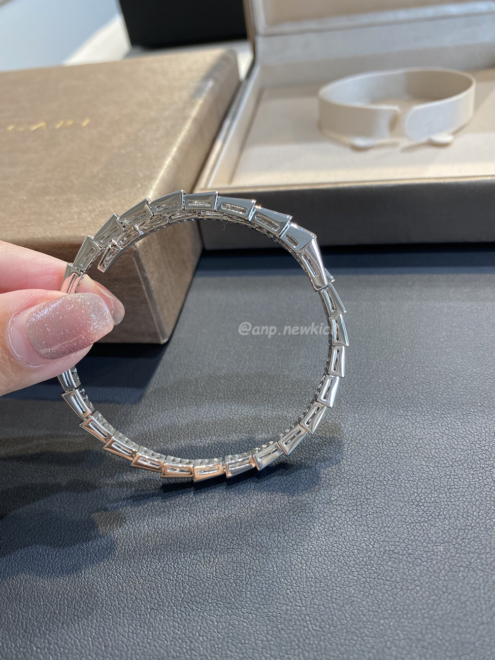 Bulgari Serpentine Full Diamond Bracelet (2) - www.kitistry.com Bulgari Serpentine Full Diamond Bracelet (2) - www.kitistry.com