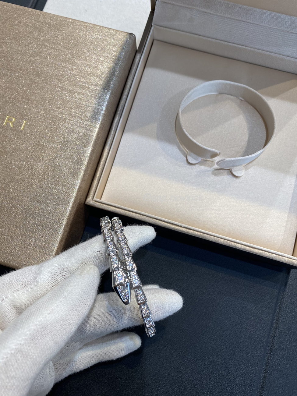 Bulgari Serpentine Full Diamond Bracelet (3) - www.kitistry.com Bulgari Serpentine Full Diamond Bracelet (3) - www.kitistry.com