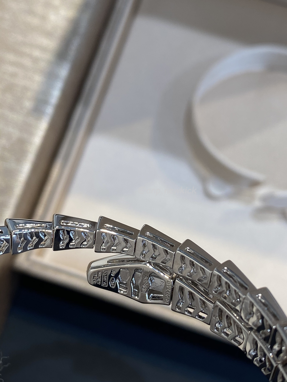 Bulgari Serpentine Full Diamond Bracelet (4) - www.kitistry.com Bulgari Serpentine Full Diamond Bracelet (4) - www.kitistry.com