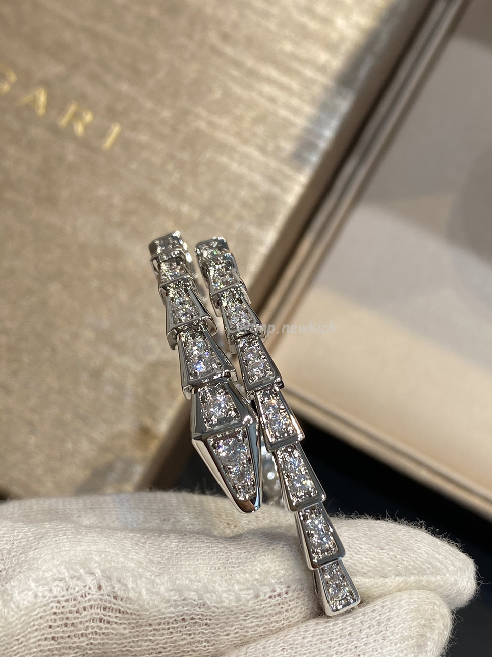 Bulgari Serpentine Full Diamond Bracelet (5) - www.kitistry.com Bulgari Serpentine Full Diamond Bracelet (5) - www.kitistry.com