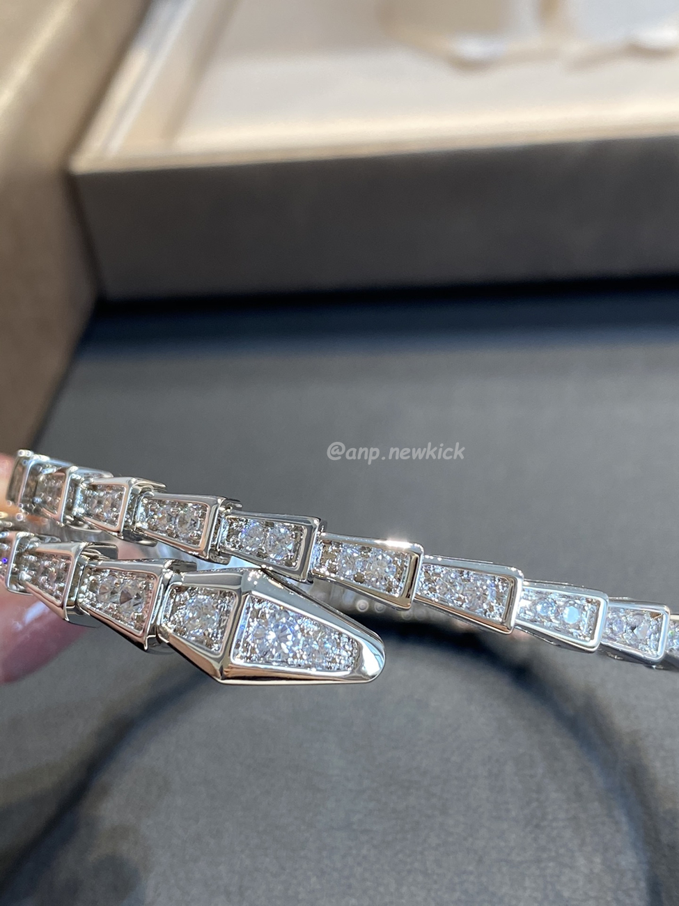 Bulgari Serpentine Full Diamond Bracelet (6) - www.kitistry.com Bulgari Serpentine Full Diamond Bracelet (6) - www.kitistry.com