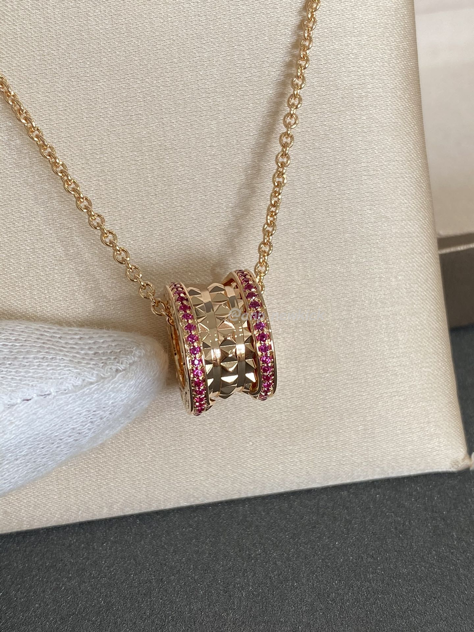 Bulgari Ruby Pendant (2) - www.kitistry.com Bulgari Ruby Pendant (2) - www.kitistry.com