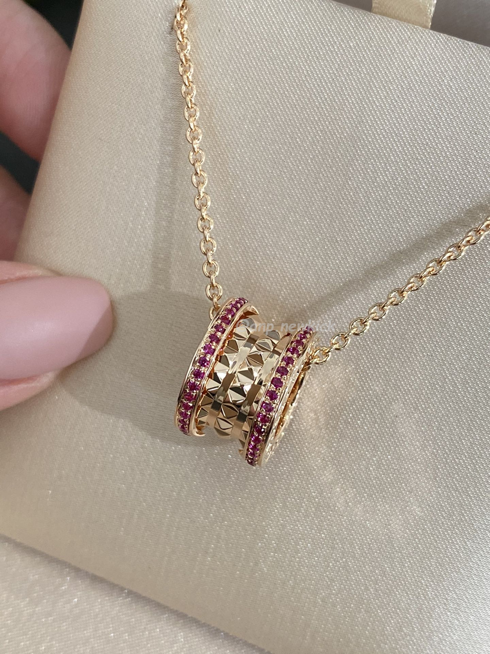 Bulgari Ruby Pendant (3) - www.kitistry.com Bulgari Ruby Pendant (3) - www.kitistry.com