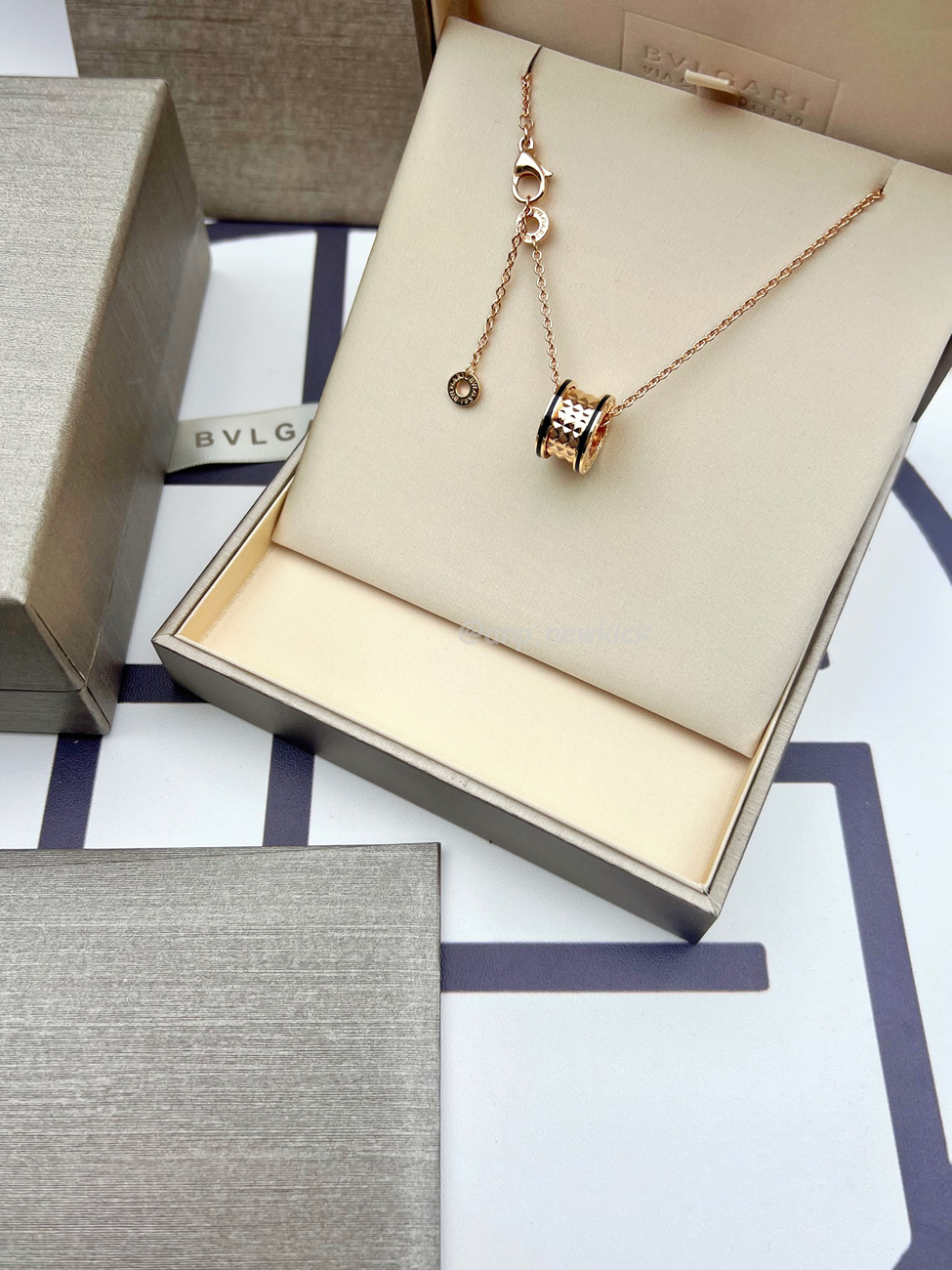 Bulgari Mini Dress Full Of Diamonds, Small Necklace (10) - www.kitistry.com Bulgari Mini Dress Full Of Diamonds, Small Necklace (10) - www.kitistry.com