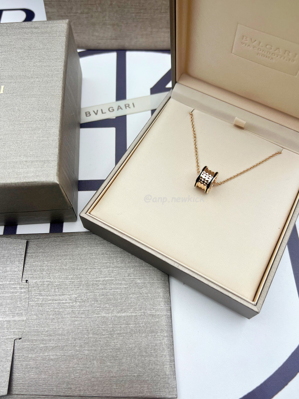 Bulgari Mini Dress Full Of Diamonds, Small Necklace (11) - www.kitistry.com Bulgari Mini Dress Full Of Diamonds, Small Necklace (11) - www.kitistry.com