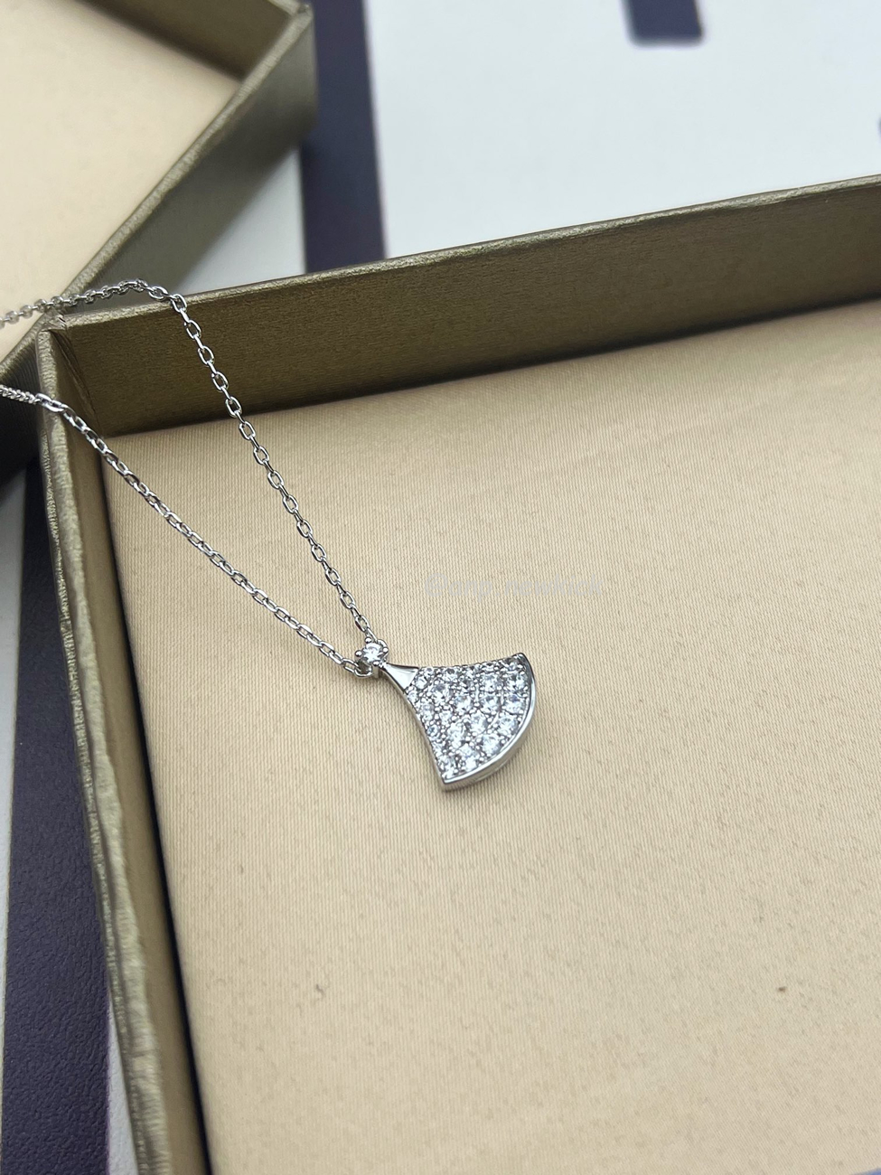 Bulgari Mini Dress Full Of Diamonds, Small Necklace (5) - www.kitistry.com Bulgari Mini Dress Full Of Diamonds, Small Necklace (5) - www.kitistry.com