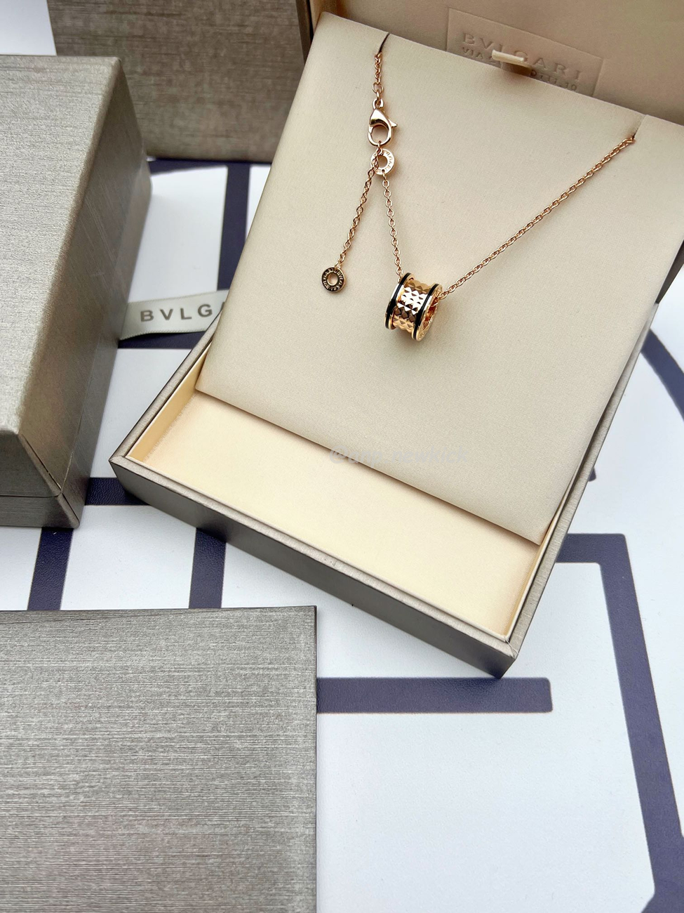 Bulgari Mini Dress Full Of Diamonds, Small Necklace (7) - www.kitistry.com Bulgari Mini Dress Full Of Diamonds, Small Necklace (7) - www.kitistry.com