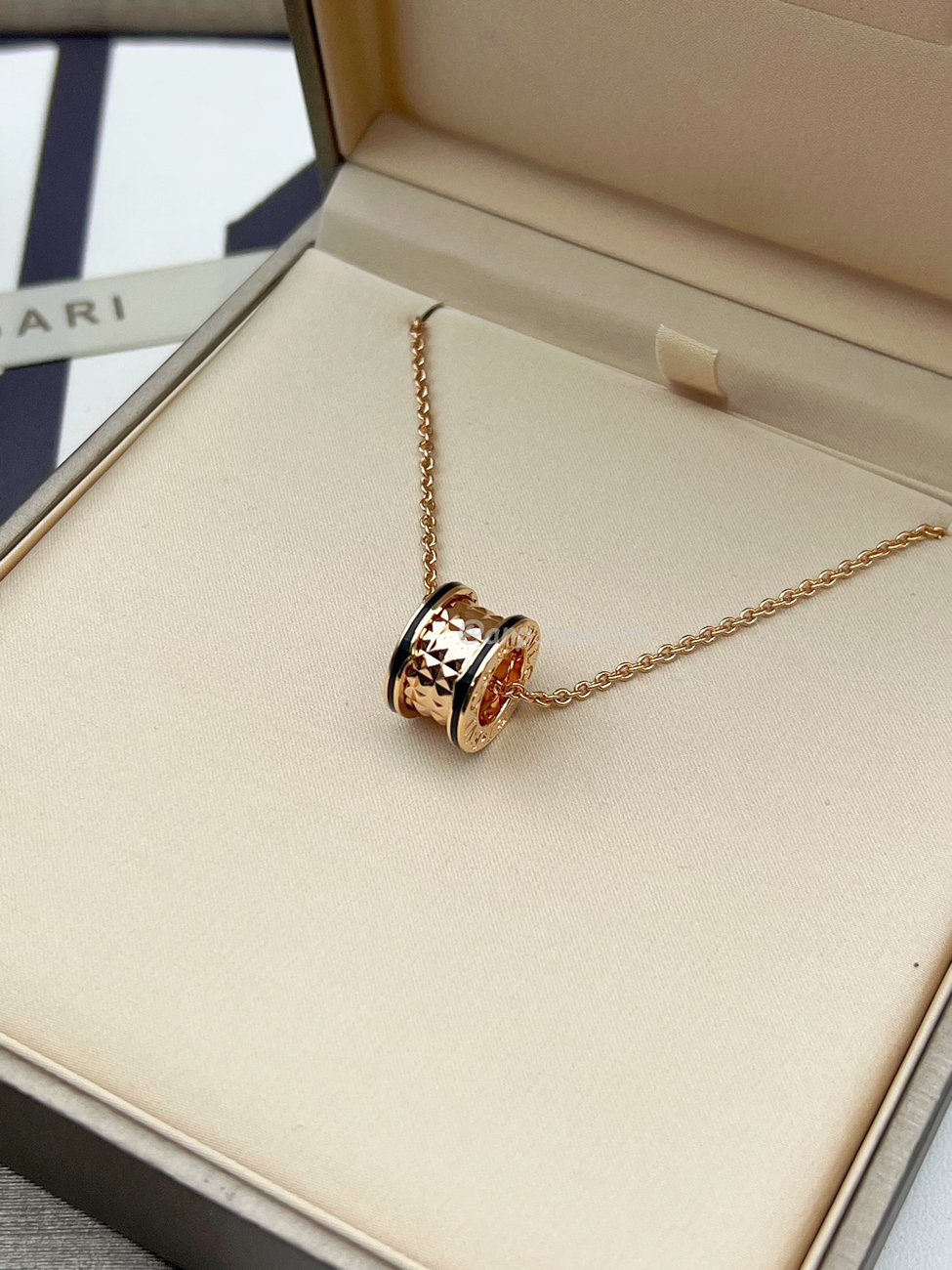 Bulgari Mini Dress Full Of Diamonds, Small Necklace (9) - www.kitistry.com Bulgari Mini Dress Full Of Diamonds, Small Necklace (9) - www.kitistry.com