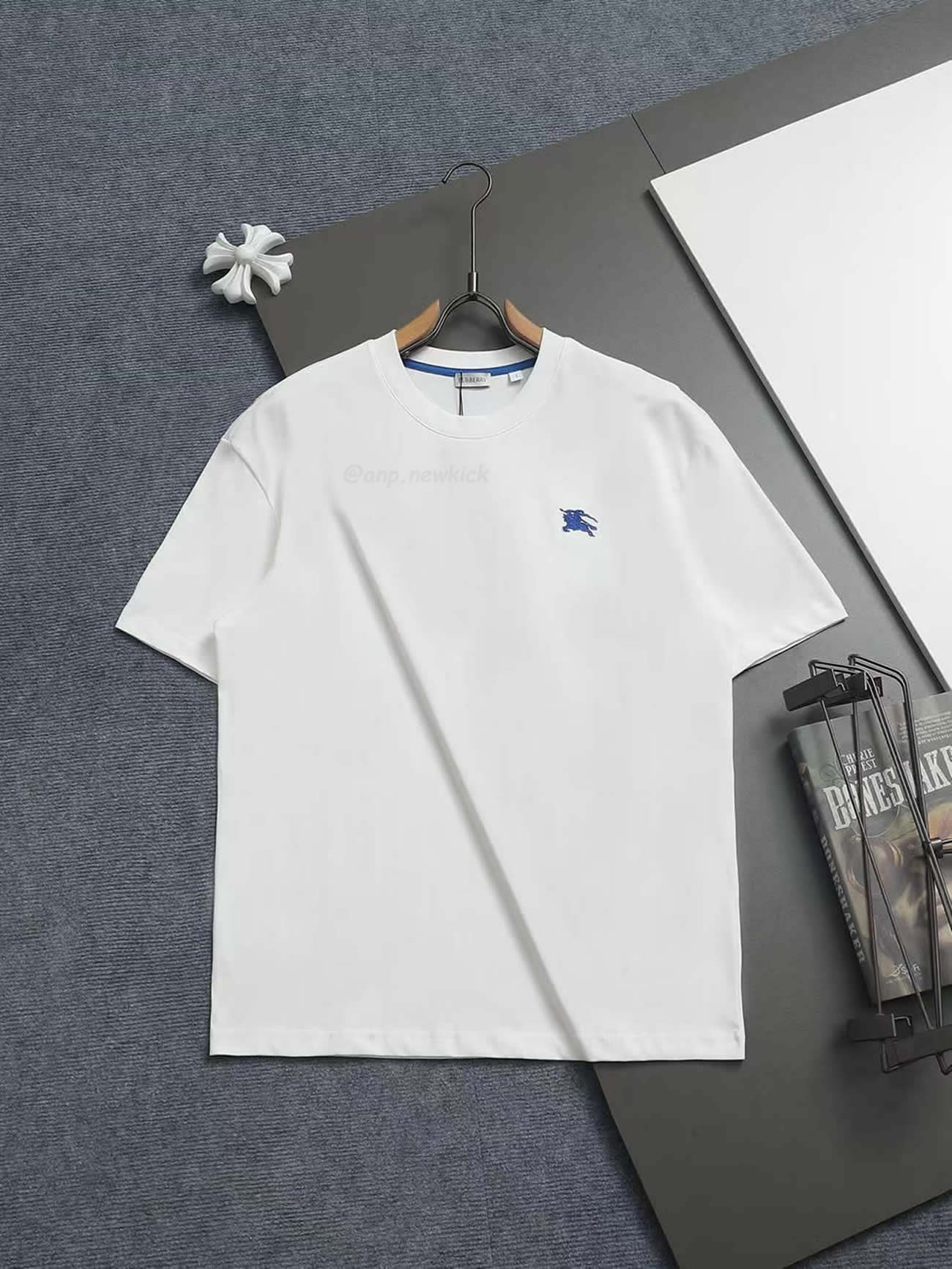 Burberry Equestrian Knight Detail Cotton T Shirt (4) - www.kitistry.com Burberry Equestrian Knight Detail Cotton T Shirt (4) - www.kitistry.com