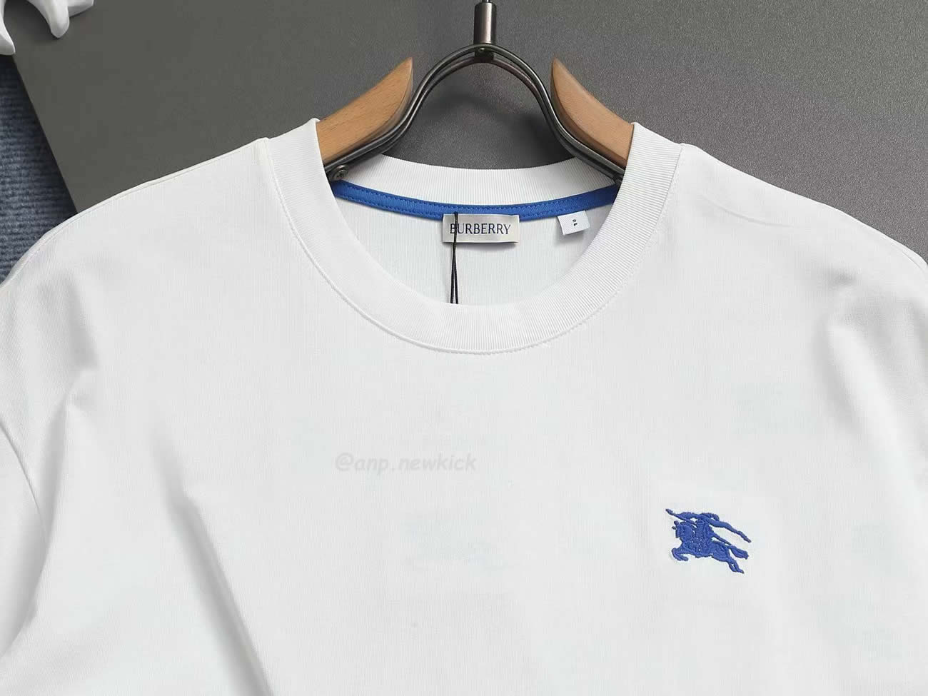 Burberry Equestrian Knight Detail Cotton T Shirt (9) - www.kitistry.com Burberry Equestrian Knight Detail Cotton T Shirt (9) - www.kitistry.com