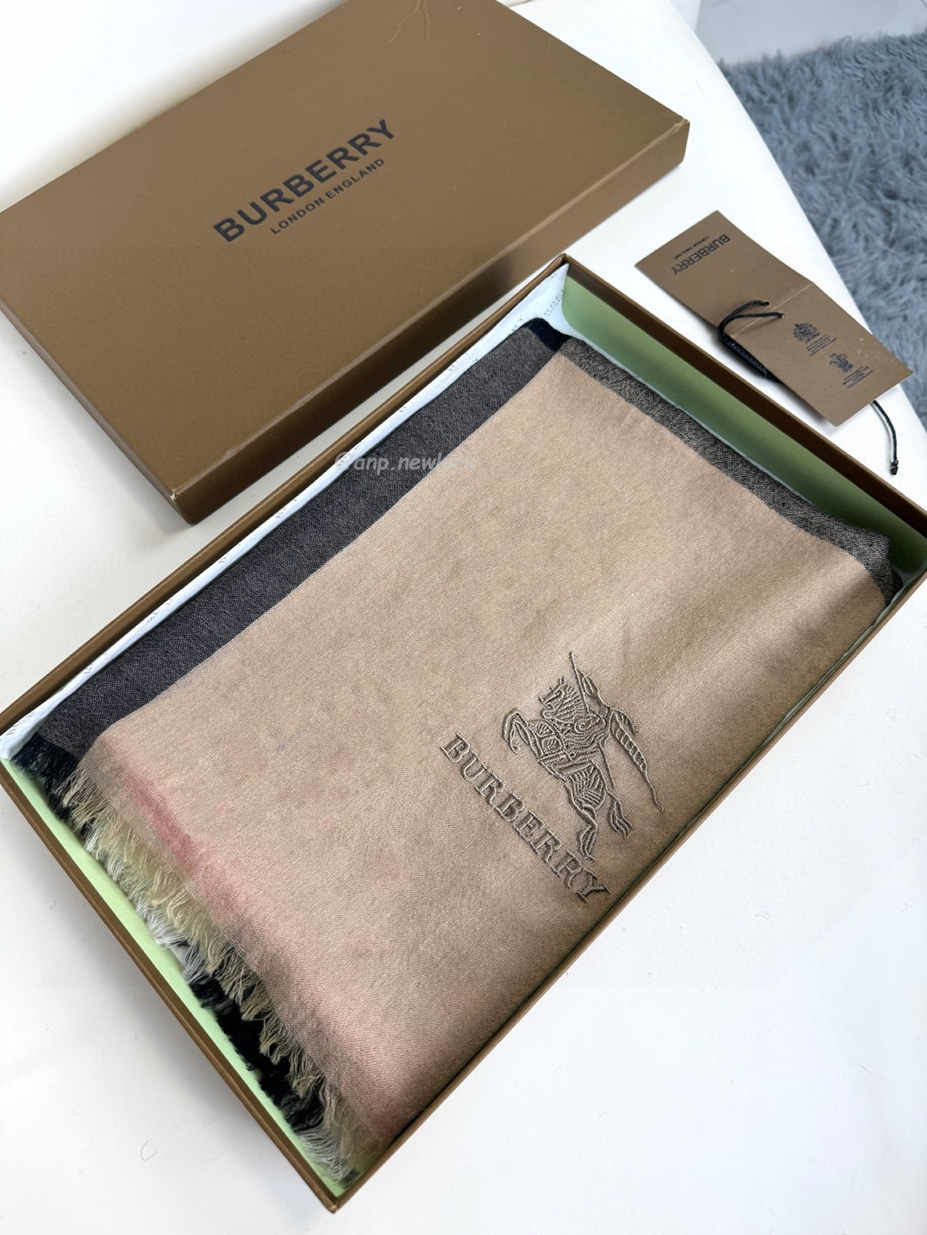 Burberry Vintage Check Cashmere Scarf 90x200cm (4) - www.kitistry.com Burberry Vintage Check Cashmere Scarf 90x200cm (4) - www.kitistry.com