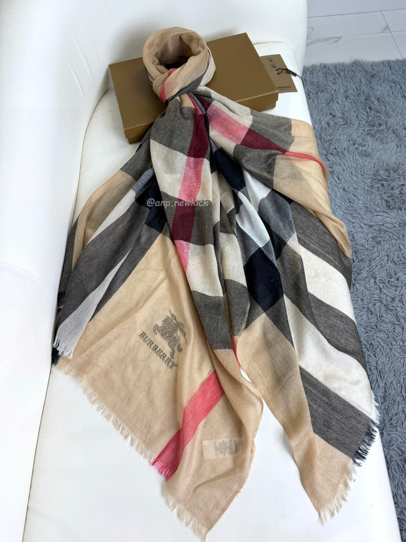 Burberry Vintage Check Cashmere Scarf 90x200cm (5) - www.kitistry.com Burberry Vintage Check Cashmere Scarf 90x200cm (5) - www.kitistry.com