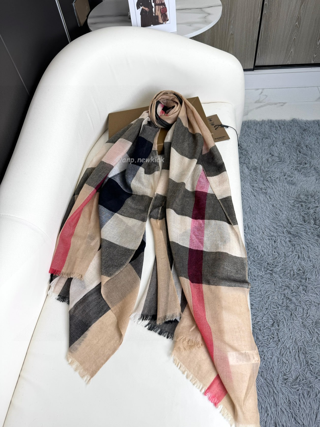 Burberry Vintage Check Cashmere Scarf 90x200cm (6) - www.kitistry.com Burberry Vintage Check Cashmere Scarf 90x200cm (6) - www.kitistry.com