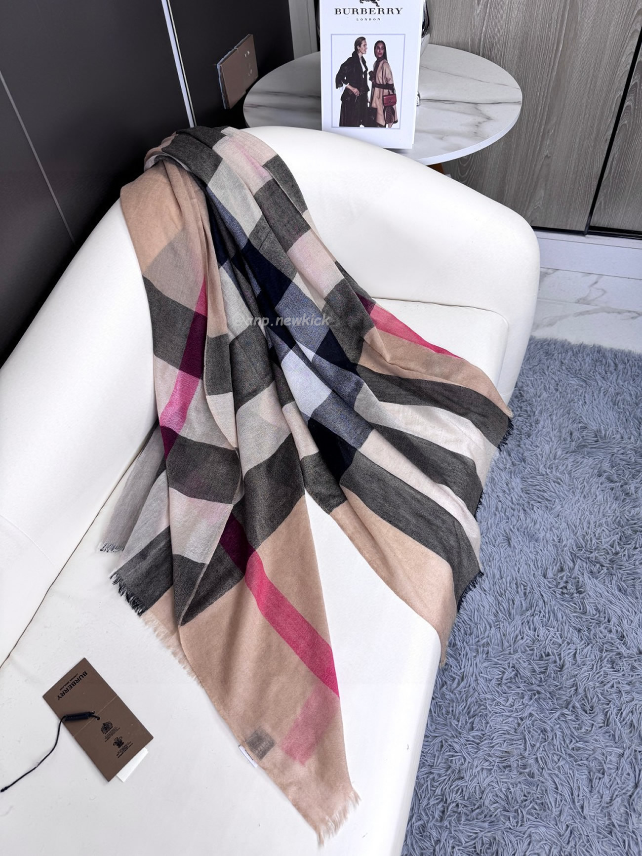 Burberry Vintage Check Cashmere Scarf 90x200cm (7) - www.kitistry.com Burberry Vintage Check Cashmere Scarf 90x200cm (7) - www.kitistry.com