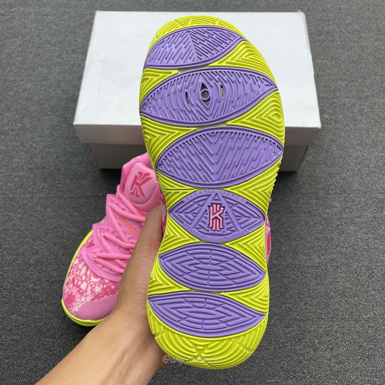 Nike Kyrie 5 Spongebob Squidward Patrick Cj6951 300 Cj6950 600 (3) - www.kitistry.com Nike Kyrie 5 Spongebob Squidward Patrick Cj6951 300 Cj6950 600 (3) - www.kitistry.com