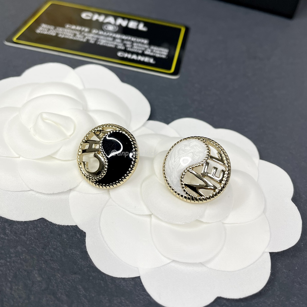 Chanel Cc Gold Earrings (20) - www.kitistry.com Chanel Cc Gold Earrings (20) - www.kitistry.com