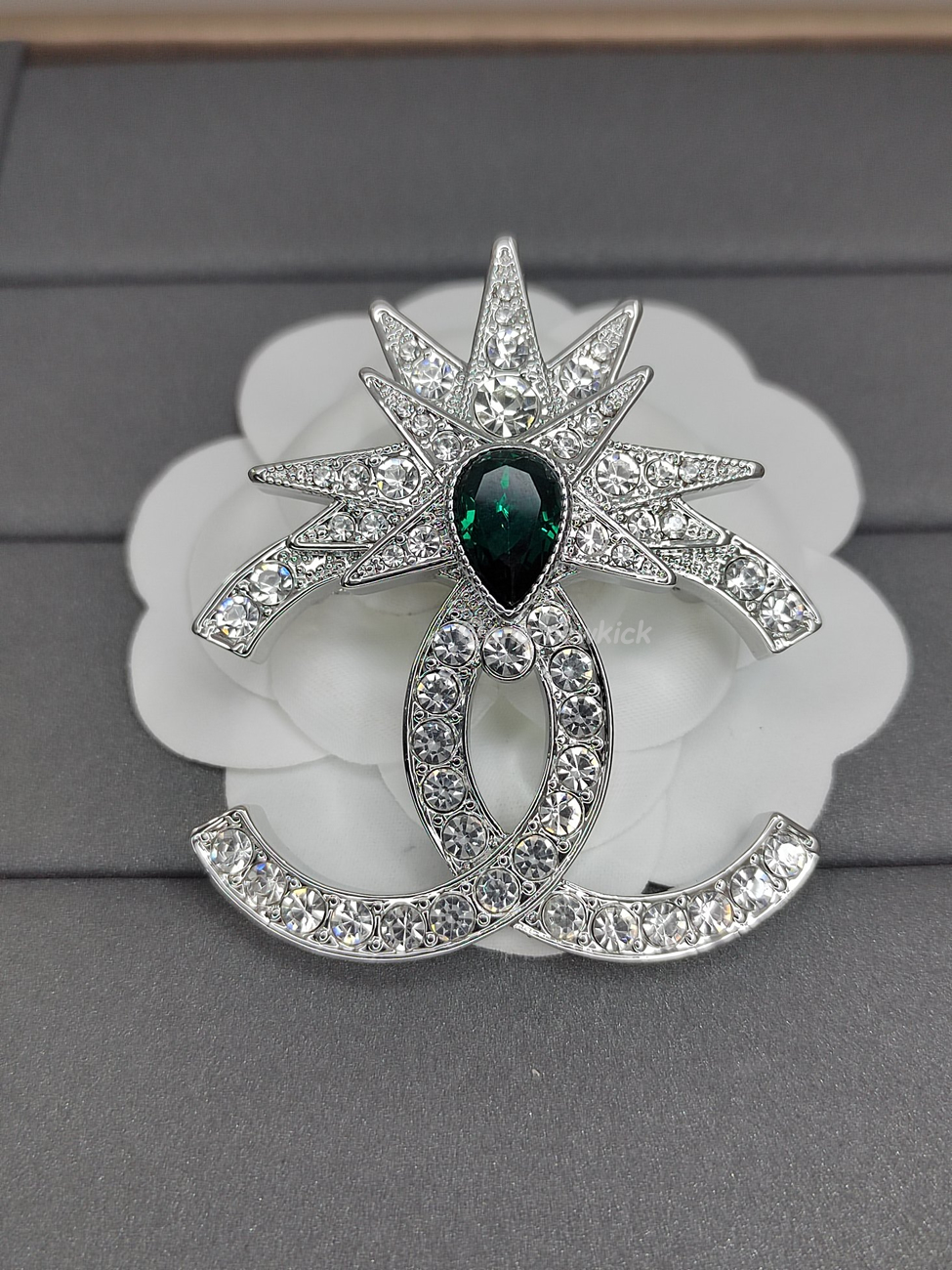 Chanel Clear Crystal And Emerald Crystal Brooch (4) - www.kitistry.com Chanel Clear Crystal And Emerald Crystal Brooch (4) - www.kitistry.com