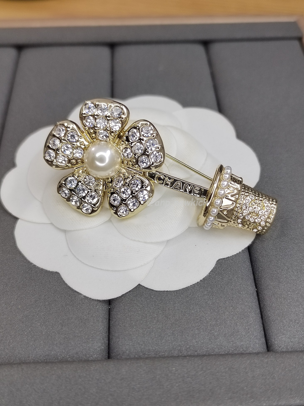 Chanel Diamond Inlaid Flower Pot Brooch (3) - www.kitistry.com Chanel Diamond Inlaid Flower Pot Brooch (3) - www.kitistry.com
