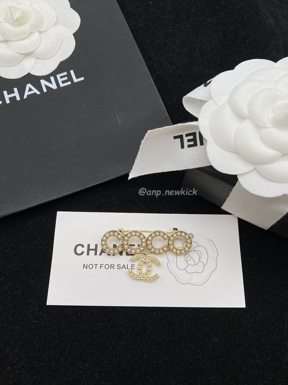 Chanel Glass Pearl Cc Gold Brooch (12) - www.kitistry.com Chanel Glass Pearl Cc Gold Brooch (12) - www.kitistry.com