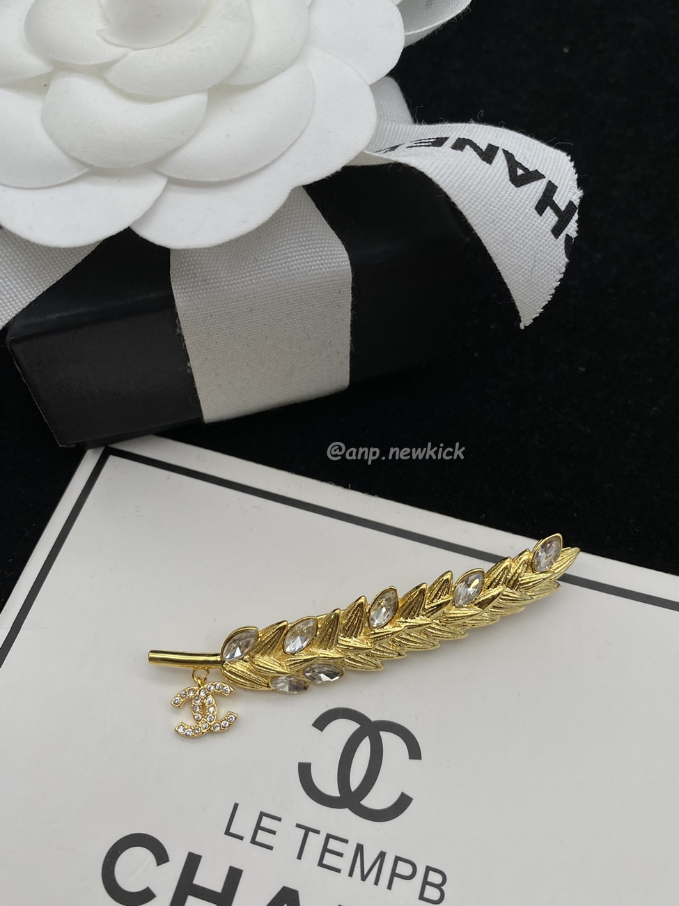 Chanel Glass Pearl Cc Gold Brooch (13) - www.kitistry.com Chanel Glass Pearl Cc Gold Brooch (13) - www.kitistry.com