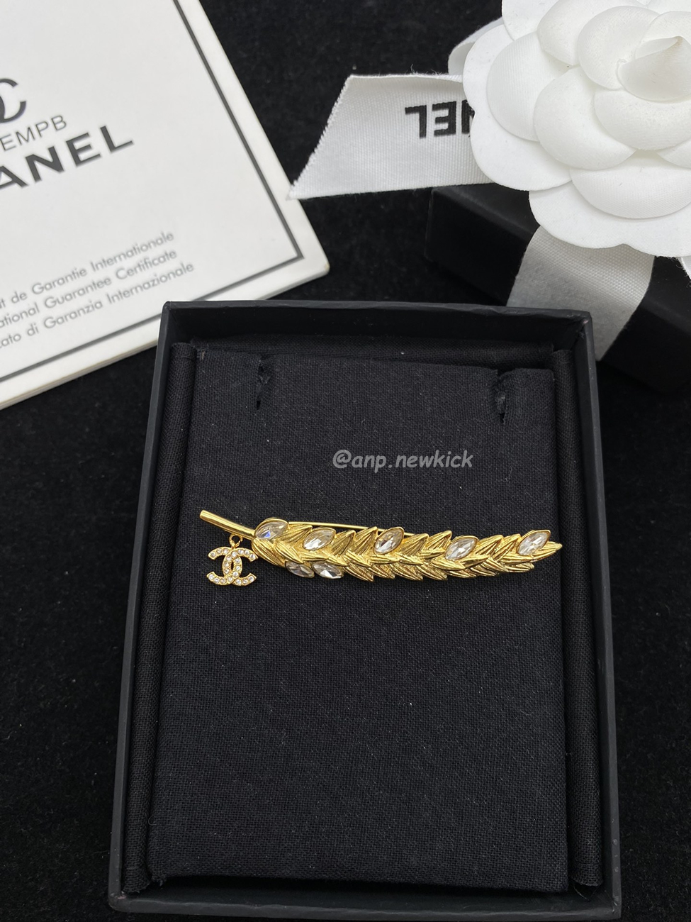Chanel Glass Pearl Cc Gold Brooch (14) - www.kitistry.com Chanel Glass Pearl Cc Gold Brooch (14) - www.kitistry.com