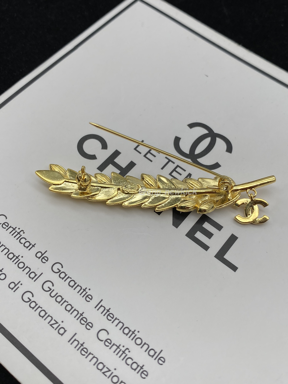 Chanel Glass Pearl Cc Gold Brooch (16) - www.kitistry.com Chanel Glass Pearl Cc Gold Brooch (16) - www.kitistry.com