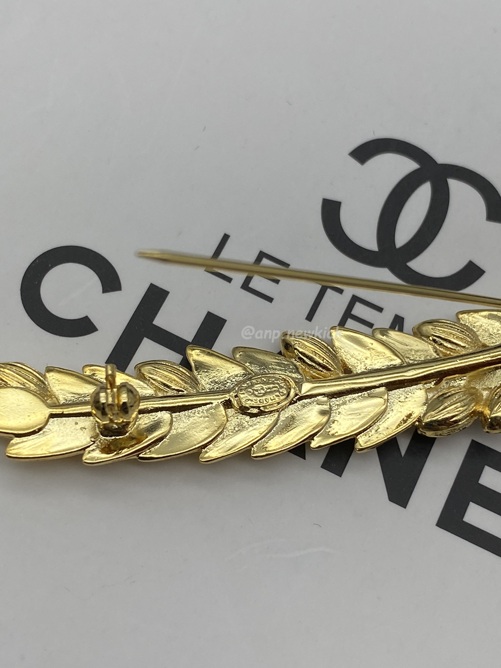 Chanel Glass Pearl Cc Gold Brooch (17) - www.kitistry.com Chanel Glass Pearl Cc Gold Brooch (17) - www.kitistry.com