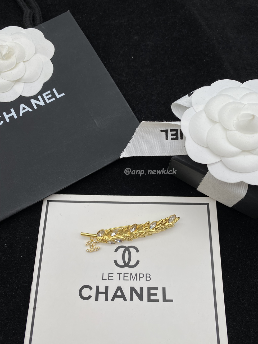 Chanel Glass Pearl Cc Gold Brooch (18) - www.kitistry.com Chanel Glass Pearl Cc Gold Brooch (18) - www.kitistry.com
