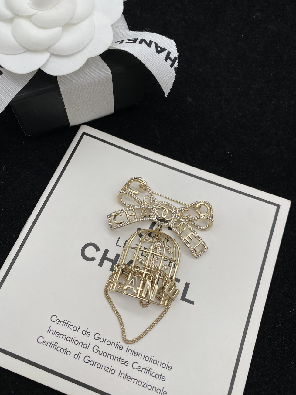 Chanel Glass Pearl Cc Gold Brooch (19) - www.kitistry.com Chanel Glass Pearl Cc Gold Brooch (19) - www.kitistry.com