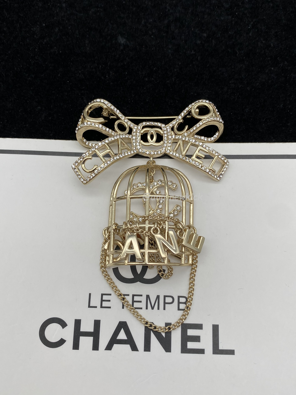 Chanel Glass Pearl Cc Gold Brooch (20) - www.kitistry.com Chanel Glass Pearl Cc Gold Brooch (20) - www.kitistry.com