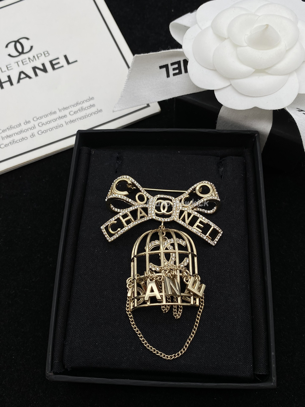 Chanel Glass Pearl Cc Gold Brooch (21) - www.kitistry.com Chanel Glass Pearl Cc Gold Brooch (21) - www.kitistry.com