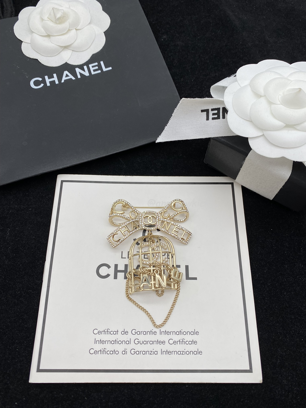 Chanel Glass Pearl Cc Gold Brooch (24) - www.kitistry.com Chanel Glass Pearl Cc Gold Brooch (24) - www.kitistry.com