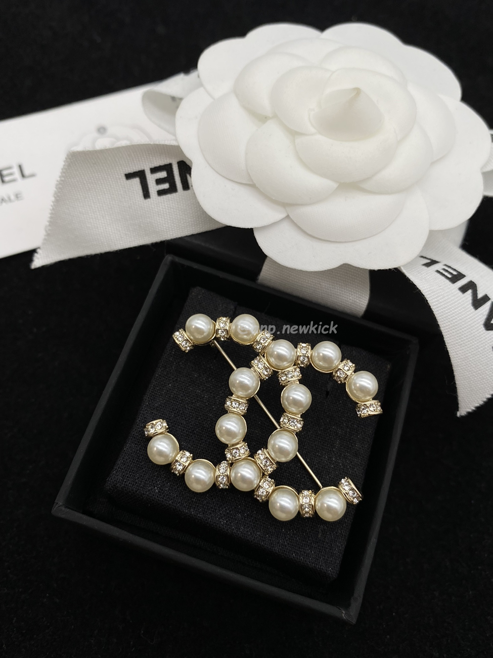 Chanel Glass Pearl Cc Gold Brooch (4) - www.kitistry.com Chanel Glass Pearl Cc Gold Brooch (4) - www.kitistry.com