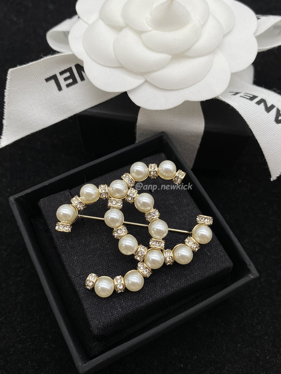 Chanel Glass Pearl Cc Gold Brooch (5) - www.kitistry.com Chanel Glass Pearl Cc Gold Brooch (5) - www.kitistry.com