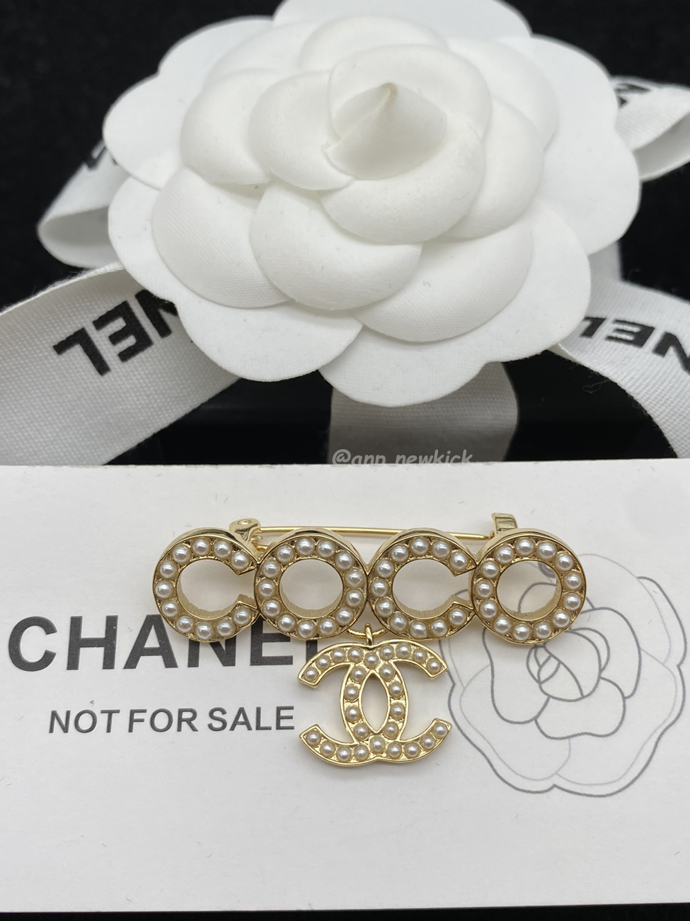 Chanel Glass Pearl Cc Gold Brooch (8) - www.kitistry.com Chanel Glass Pearl Cc Gold Brooch (8) - www.kitistry.com