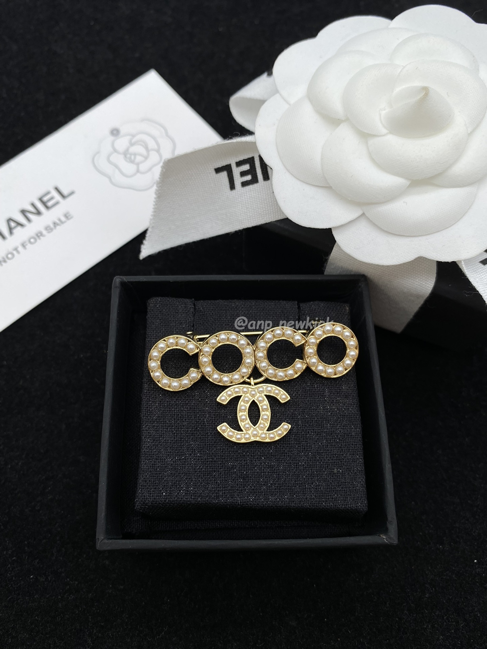 Chanel Glass Pearl Cc Gold Brooch (9) - www.kitistry.com Chanel Glass Pearl Cc Gold Brooch (9) - www.kitistry.com