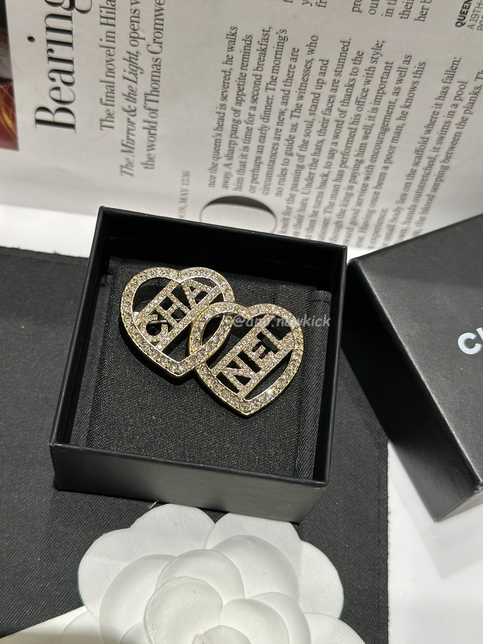 Chanel Double Heart Gold Brooch (1) - www.kitistry.com Chanel Double Heart Gold Brooch (1) - www.kitistry.com