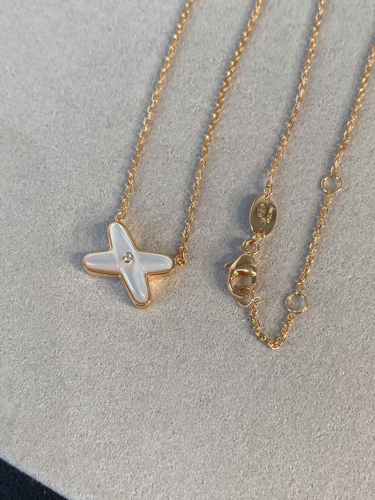 Chaumet Pendant (5) - www.kitistry.com Chaumet Pendant (5) - www.kitistry.com