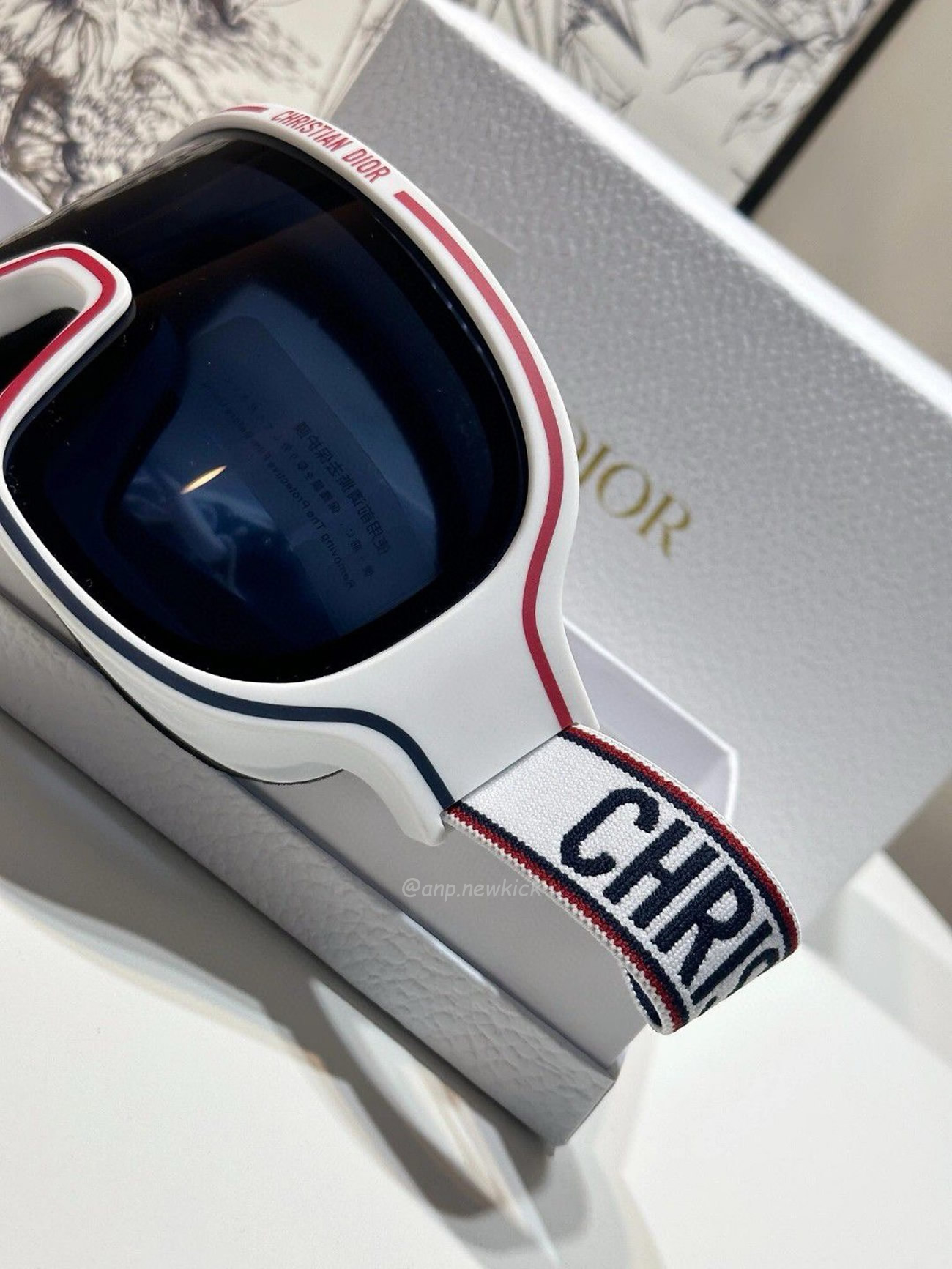 Dior Dioralps M1i White Ski Goggles (8) - www.kitistry.com Dior Dioralps M1i White Ski Goggles (8) - www.kitistry.com